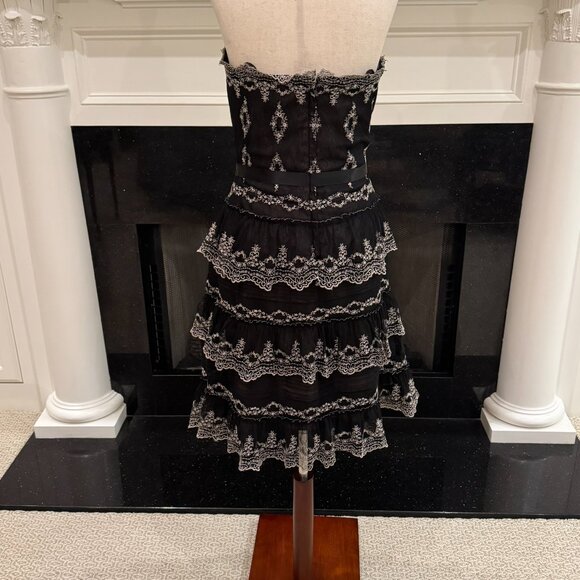 🖤 BCBGMAXAZRIA Black & White Embroidered Strapless Tiered Dress – Size 8 - Picture 8 of 13